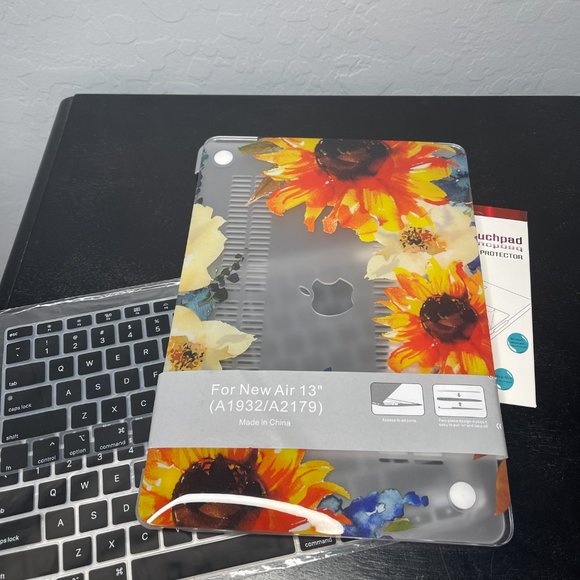 Apple MacBook Air 13" Floral Cover Keyboard, Screen and Touchpad Protector - Picture 4 of 4